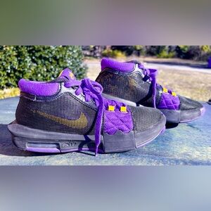 Nike LeBron Laker’s Witness III basketball shoes size 7.5